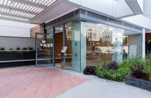 Giv'atayim Apartment | Blueground | Giv'atayim, balcony, nr Park (TLV-100)