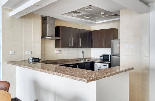 Jumeirah Lake Towers Apartment | Blueground | JLT, pool, nr Dubai Marina