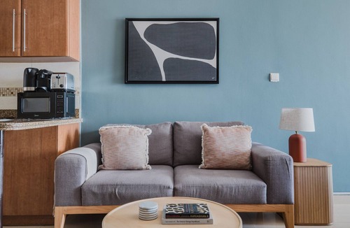 Jumeirah Lake Towers Apartment | Blueground | JLT, pool, nr Dubai Marina