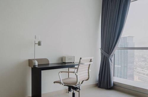 Jumeirah Lake Towers Apartment | Blueground | JLT, rooftop pool, nr Dubai Marina
