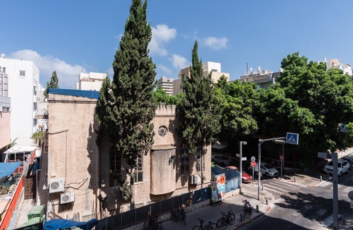 Tel Aviv City Center Apartment | Blueground | Lev HaIr, balcony, nr Rothschild (TLV-84)
