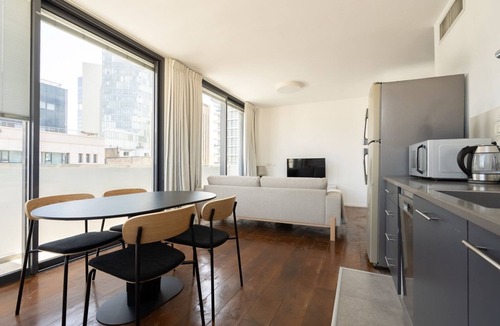 Tel Aviv Apartment | Blueground | Lev HaIr, balcony, nr Carmel Market (TLV-99)