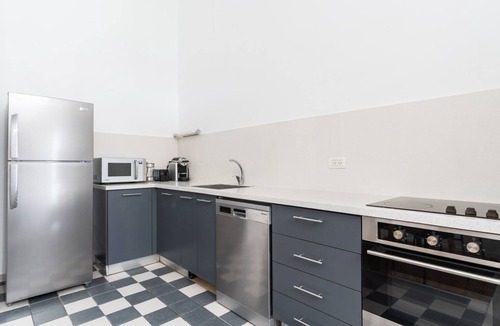 Tel Aviv Apartment | Blueground | Lev HaIr, city view nr Carmel Market (TLV-94)