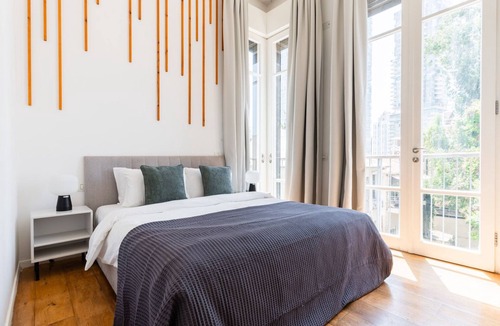 Tel Aviv Apartment | Blueground | Lev HaIr, city view nr Carmel Market (TLV-94)