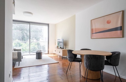 Tel Aviv Apartment | Blueground | Lev HaIr, city view, nr beach (TLV-97)