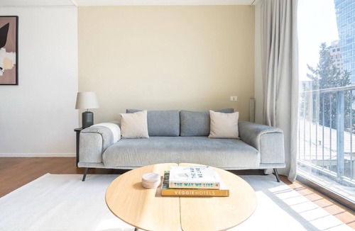 Tel Aviv Apartment | Blueground | Lev HaIr, city view, nr Carmel Market (TLV-98)