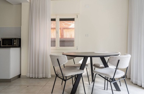 Tel Aviv City Center Apartment | Blueground | Nahalat Bynamin, Spacious, Garden (TLV-45)