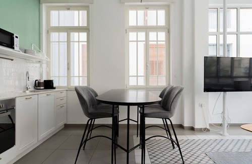 Tel Aviv City Center Apartment | Blueground | Nahalat Byniamin, Exquisite (TLV-53)