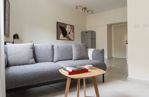 Tel Aviv City Center Apartment | Blueground | Nahalat Bynamin, City view (TLV-63)