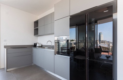 Tel Aviv City Center Apartment | Blueground | Nahalat Byniamin, High End, Balcony (TLV-35)