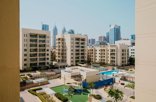 The Greens Apartment | Blueground | The Greens, city view, nr park