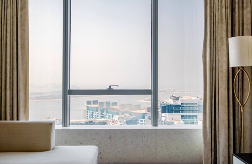 Palm Jumeirah Apartment | Blueground | The Palm Jumeirah, pool, nr Atlantis