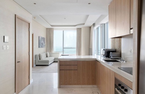 Palm Jumeirah Apartment | Blueground | The Palm Jumeirah, pool, nr Atlantis