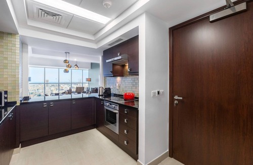 Trade Center Apartment | Blueground | Trade Centre 1, pool, nr Dubai Mall
