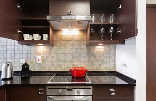 Trade Center Apartment | Blueground | Trade Centre 1, pool, nr Dubai Mall