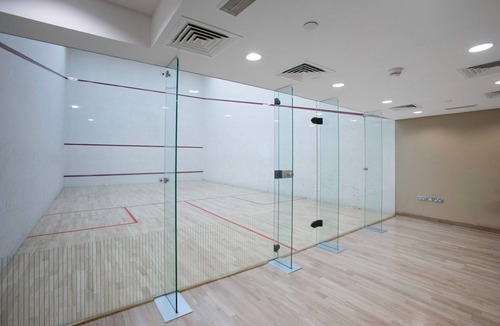 Trade Center Apartment | Blueground | Trade Centre 1, pool, nr Dubai Mall