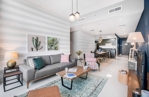 Trade Center Apartment | Blueground | Trade Centre 1, pool, nr Dubai Mall