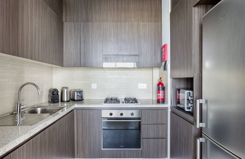 Bur Dubai Apartment | Blueground | Za'abeel 2, pool, nr Dubai Frame