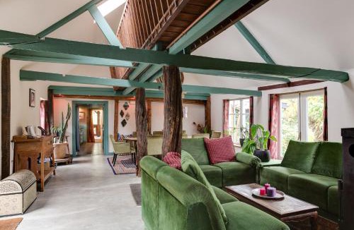Portengen Villa | BoHo Experience Wellness, Jacuzzi, Sauna, BBQ, Garden, Sleeps 10