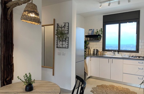 Haifa Apartment | Boho Gem Near Talpiot Mkt -Mamad