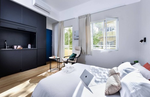 Florentin Apartment | Brand New Bauhaus Living with Balcony and a Roof Top 13