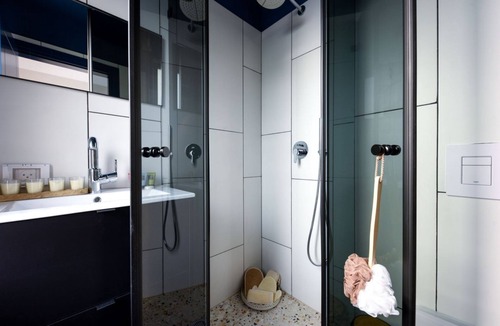 Florentin Apartment | Brand New Bauhaus Living with Balcony and a Roof Top 15