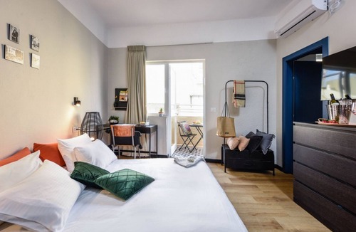 Florentin Apartment | Brand New Bauhaus Living with Balcony and a Roof Top 15