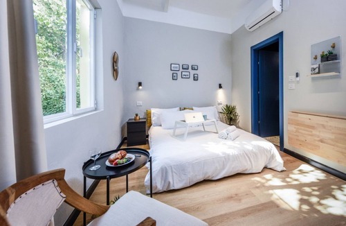Florentin Apartment | Brand New Bauhaus Living with Roof Top 14