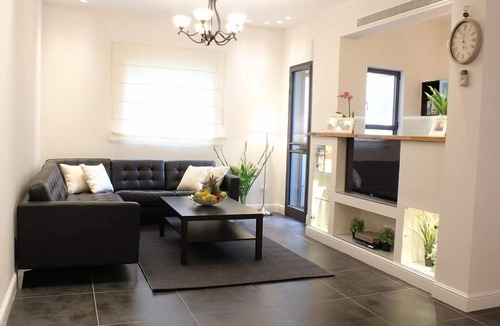 Tel Aviv City Center Apartment | Brand New Renovated 2BR Apt, Sleeps 5