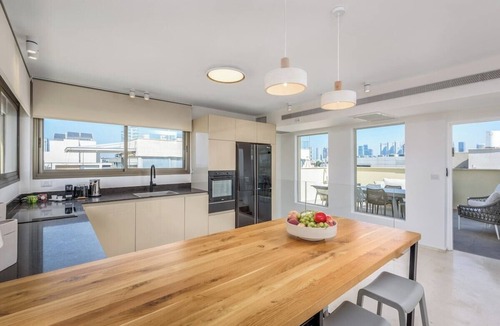 Kerem HaTeimanim Apartment | #Breathtaking 4BR/3BA Duplex Seafront