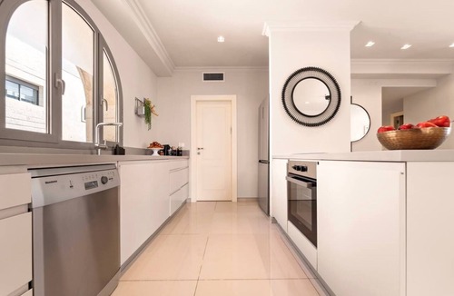 Musrara Apartment | Breezy 3BR Apartment with two balconies at 7 Harav Kook In City Center