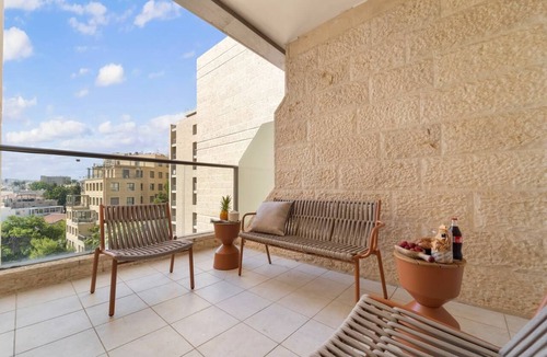 Musrara Apartment | Breezy 3BR Apartment with two balconies at 7 Harav Kook In City Center
