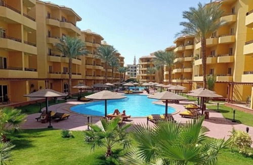 Al Mamsha El Seyahi Apartment | Bright 2-bedroom apartment pool view fully equipped in British Resort
