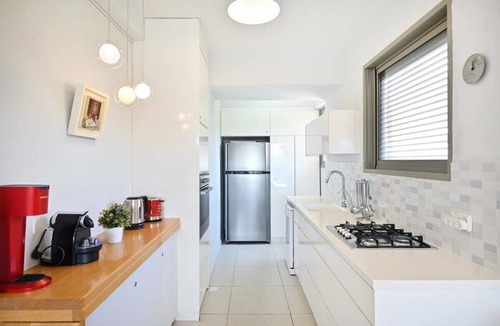 Old North Apartment | Bright 2BR Apartment in Amsterdam st by HolyGuest