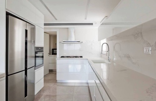 Bat Yam Apartment | Bright 3BR w/Large Terrace & Sea View | Mamad