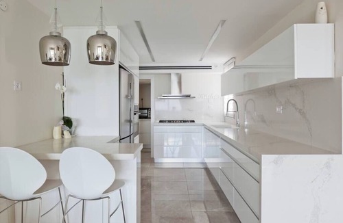 Bat Yam Apartment | Bright 3BR w/Large Terrace & Sea View | Mamad