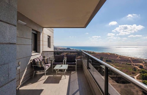 Bat Yam Apartment | Bright 3BR w/Large Terrace & Sea View | Mamad