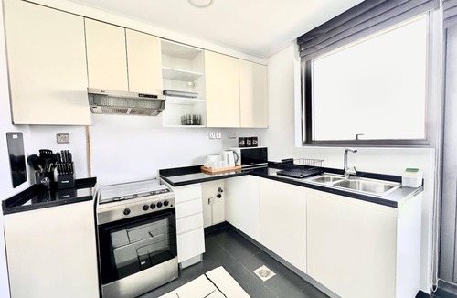 Dubai Apartment | Bright and Airy 2BR Full Park View