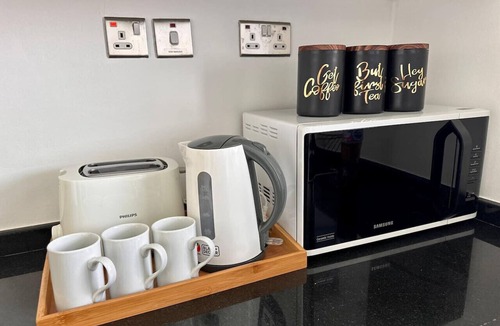 Dubai Apartment | Bright and Airy 2BR Full Park View