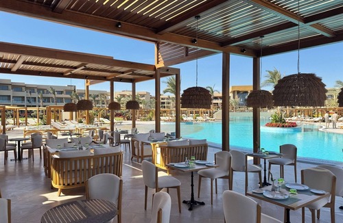 Port Ghalib Hotel | Bright and Cozy Room Near Vibrant Marine Life – Ideal for Diving Enthusiasts