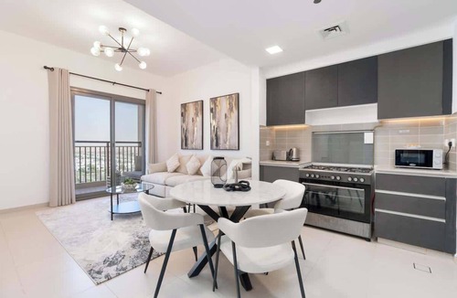 Dubai Apartment | Bright, Cozy & Sunny 2 Bedroom Apartment