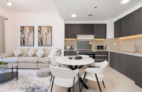 Dubai Apartment | Bright, Cozy & Sunny 2 Bedroom Apartment