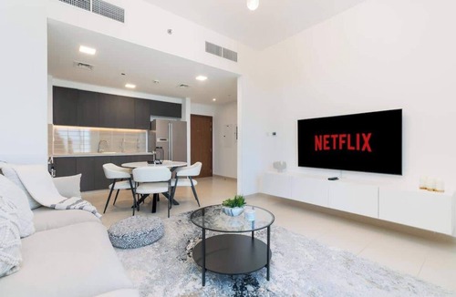 Dubai Apartment | Bright, Cozy & Sunny 2 Bedroom Apartment