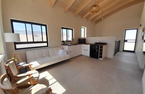 Bruchim Qela' Alon Apartment | Bright New 1-Bedroom Apartment with Balcony & Hermon View in Kibbutz