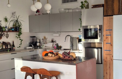 Tel Aviv Apartment | Bright & Stylish Boho Home w Botanical Terrace, by a grove -with a safe Mamad