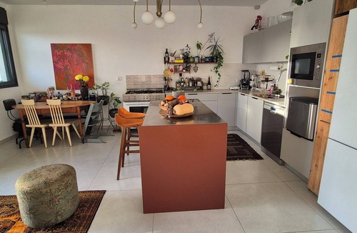 Tel Aviv Apartment | Bright & Stylish Boho Home w Botanical Terrace, by a grove -with a safe Mamad