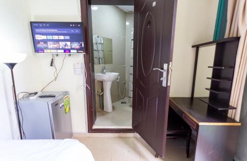 Dubai Apartment | Budget Rooms With Private Bathroom for 'girls' only in Dubai, Marina