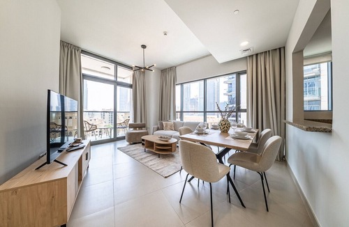 Downtown Dubai Apartment | Burj Khalifa View I Modern Home I 2 Bedrooms