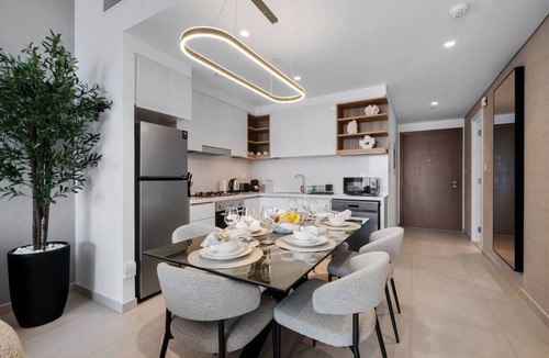 Za'abeel 2 Apartment | Burj View | Chic 2BR in DT Dubai