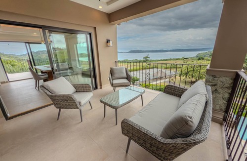 Panama Beach Condo | C2: Alta Vista Suite
